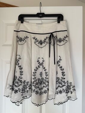 White & Black Cotton Eyelet Skirt - Size 10